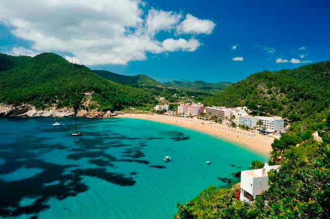 Ibiza es conocida como una de las principales 10 destinaciones de fiesta en Europa.
